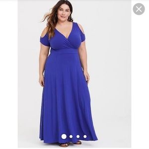TORRID Cold shoulder long Jersey maxi dress